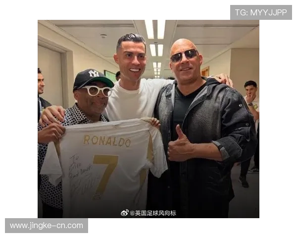 足球明星跨界挑战展现才华演唱歌曲引发球迷热潮